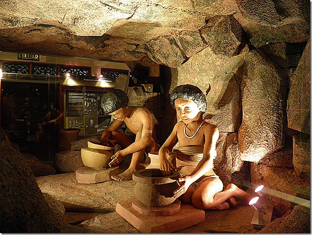 Cave dwellers at Kota Kayang Museum